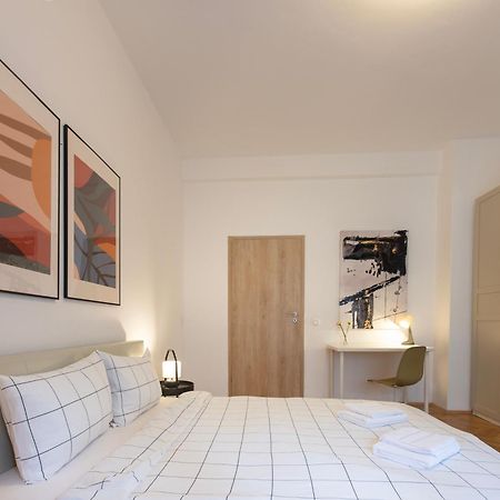 Ultracentral Hong Kong 3 Bdrm Apartment ブカレスト エクステリア 写真