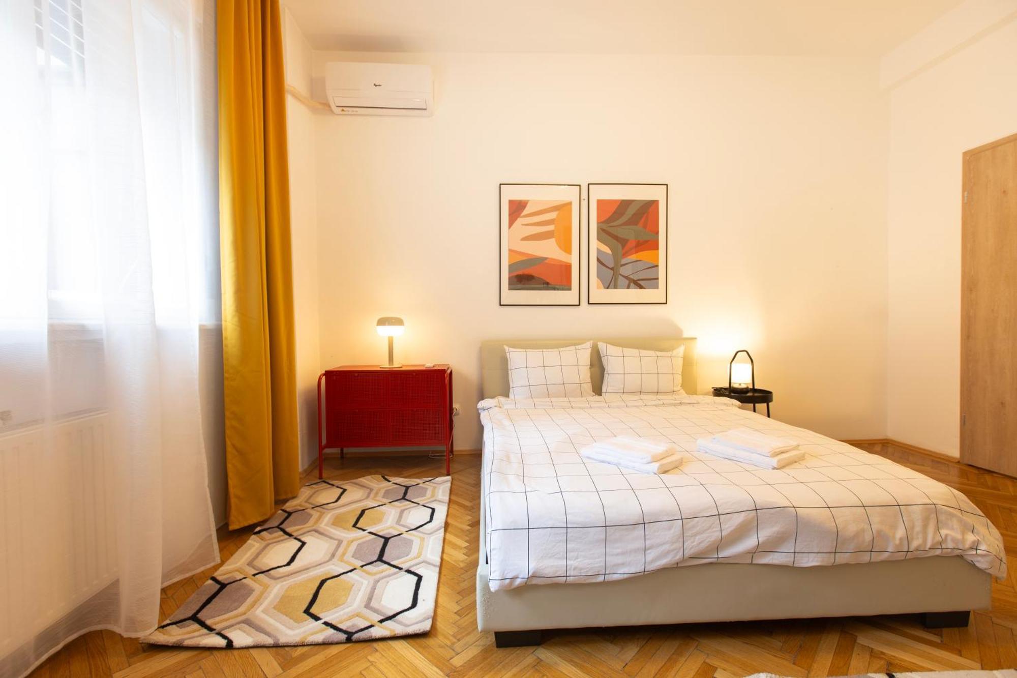 Ultracentral Hong Kong 3 Bdrm Apartment ブカレスト エクステリア 写真