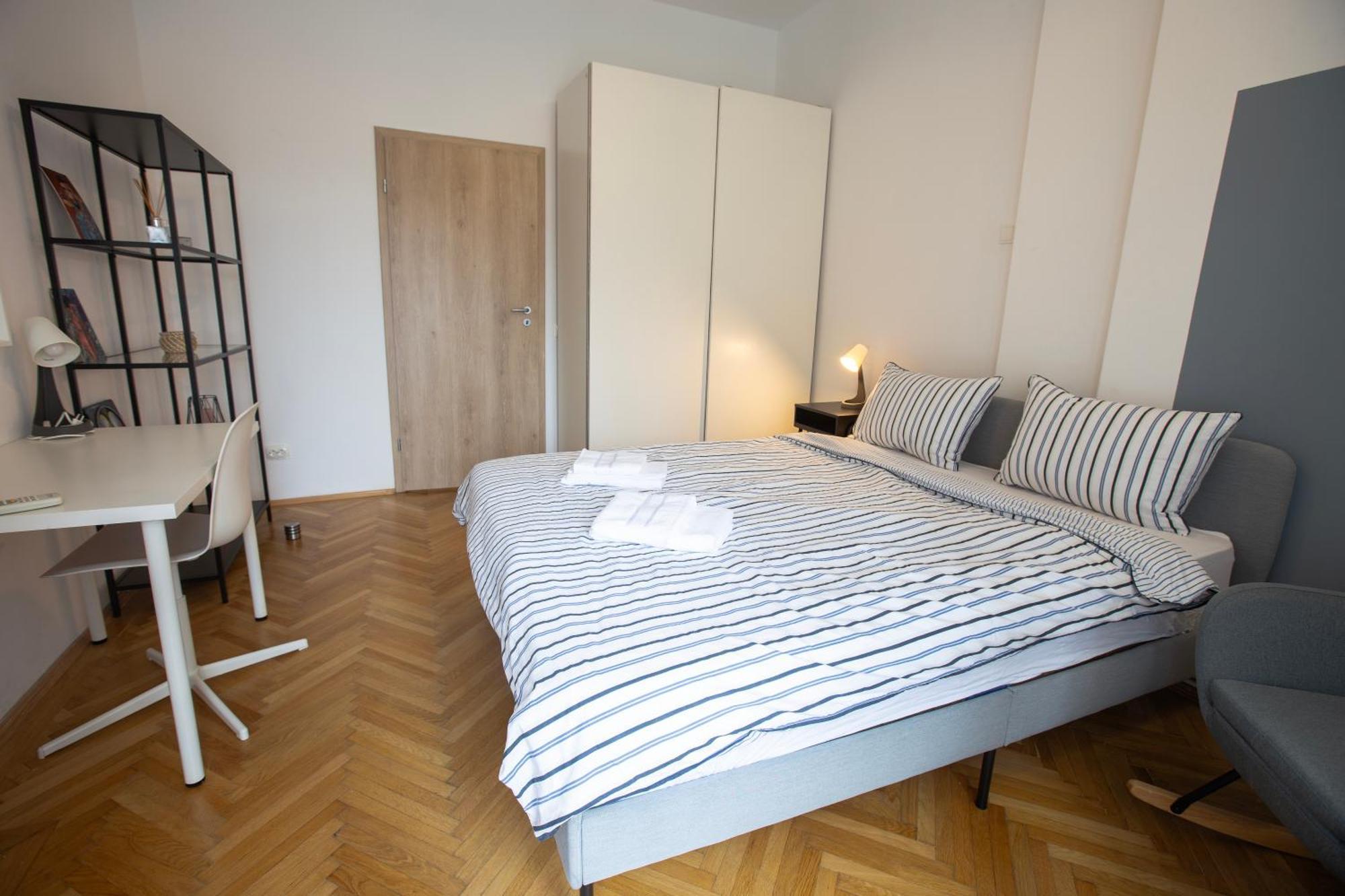 Ultracentral Hong Kong 3 Bdrm Apartment ブカレスト エクステリア 写真