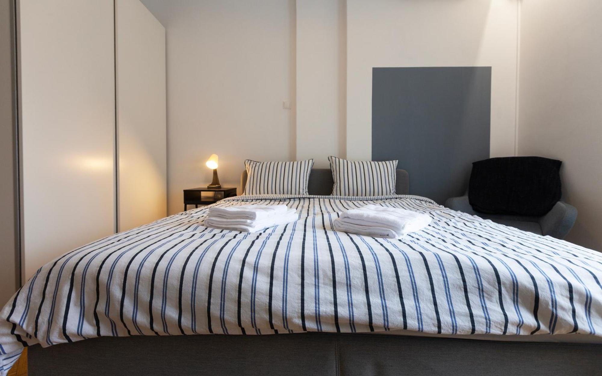 Ultracentral Hong Kong 3 Bdrm Apartment ブカレスト エクステリア 写真