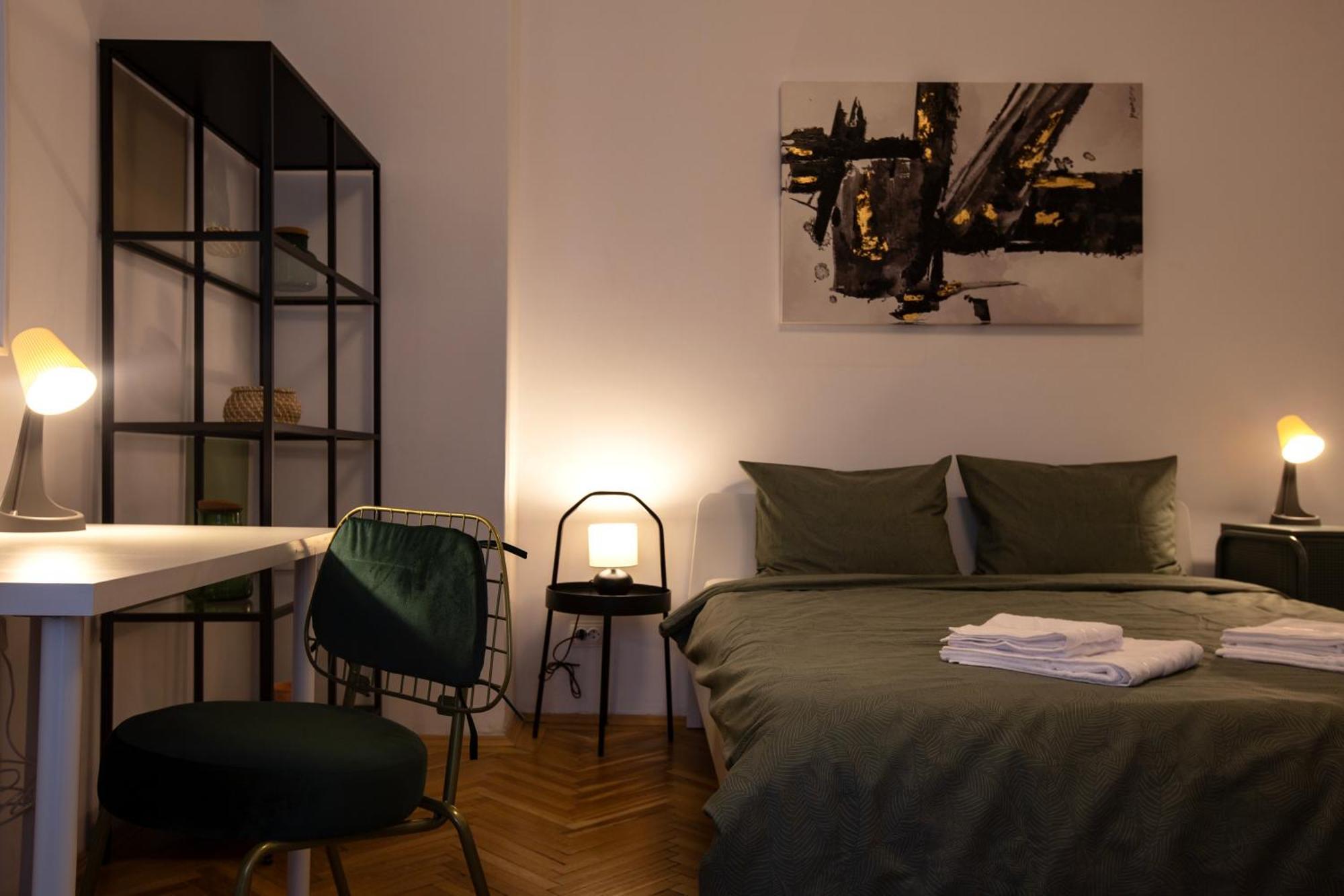 Ultracentral Hong Kong 3 Bdrm Apartment ブカレスト エクステリア 写真