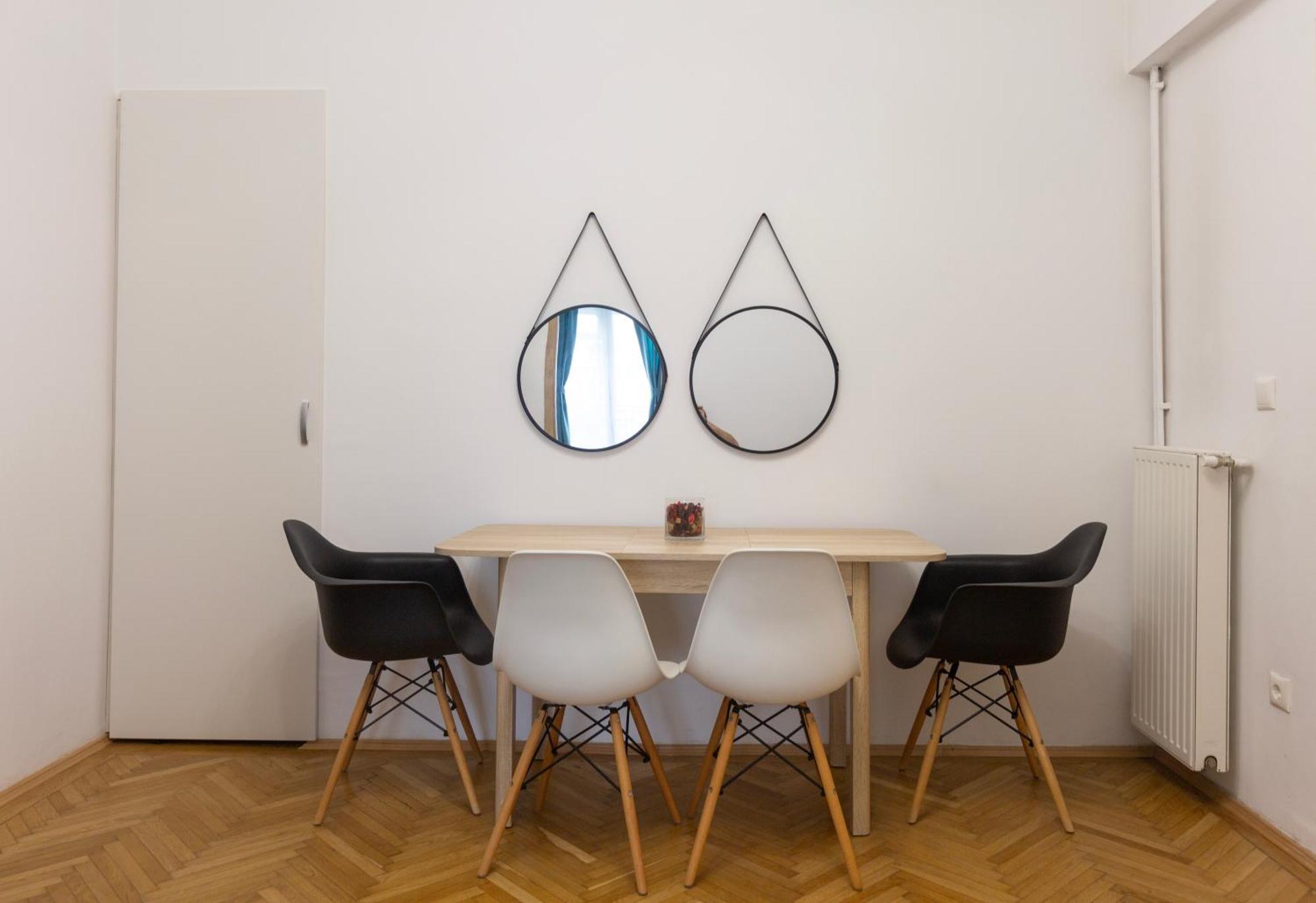 Ultracentral Hong Kong 3 Bdrm Apartment ブカレスト エクステリア 写真