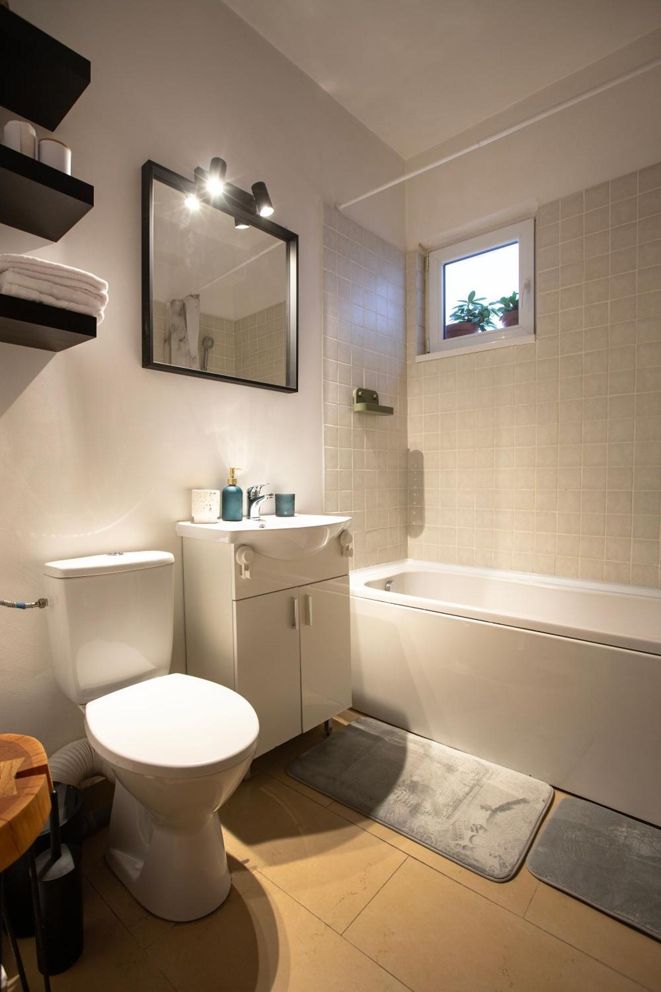 Ultracentral Hong Kong 3 Bdrm Apartment ブカレスト エクステリア 写真