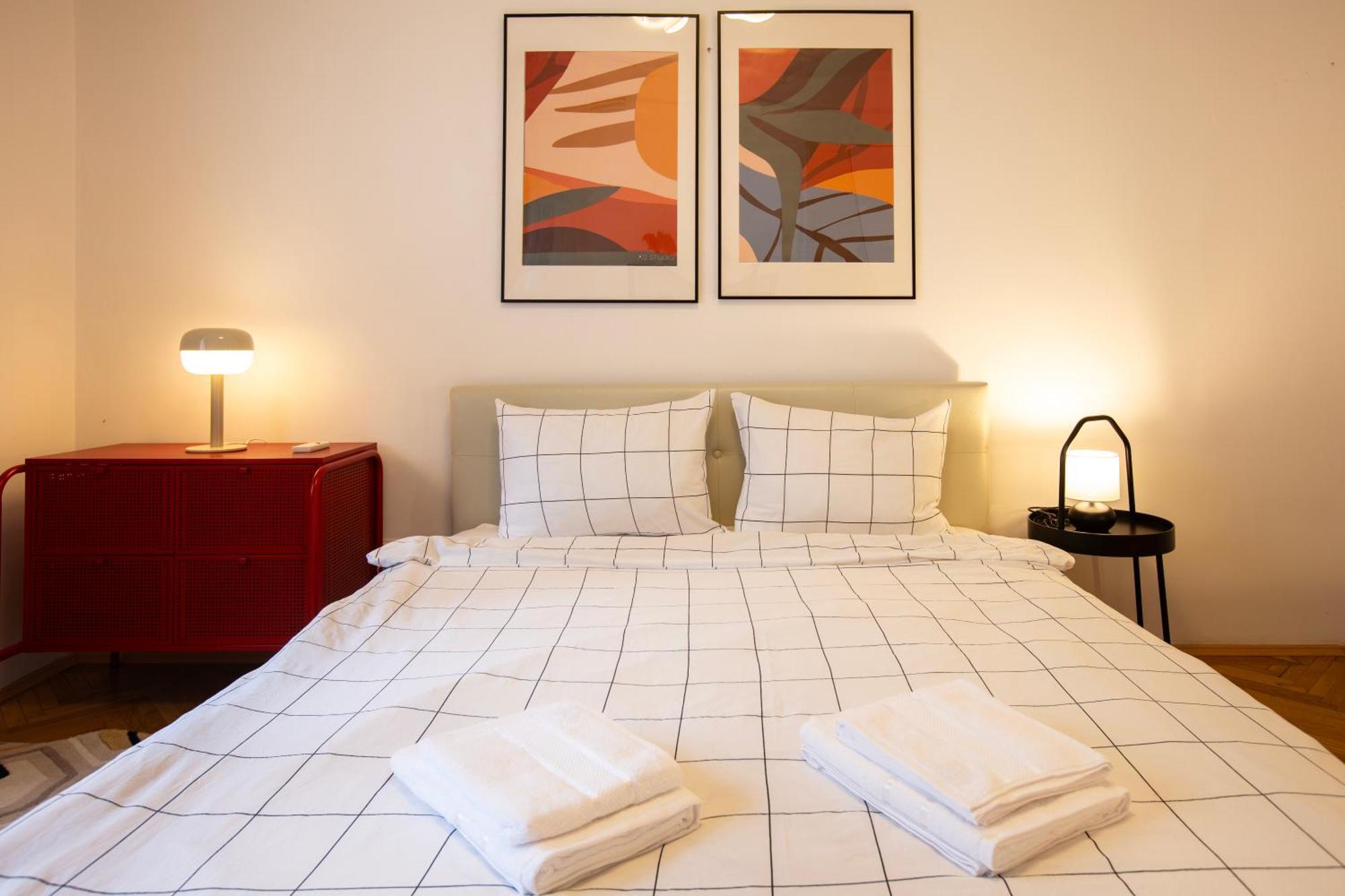 Ultracentral Hong Kong 3 Bdrm Apartment ブカレスト エクステリア 写真