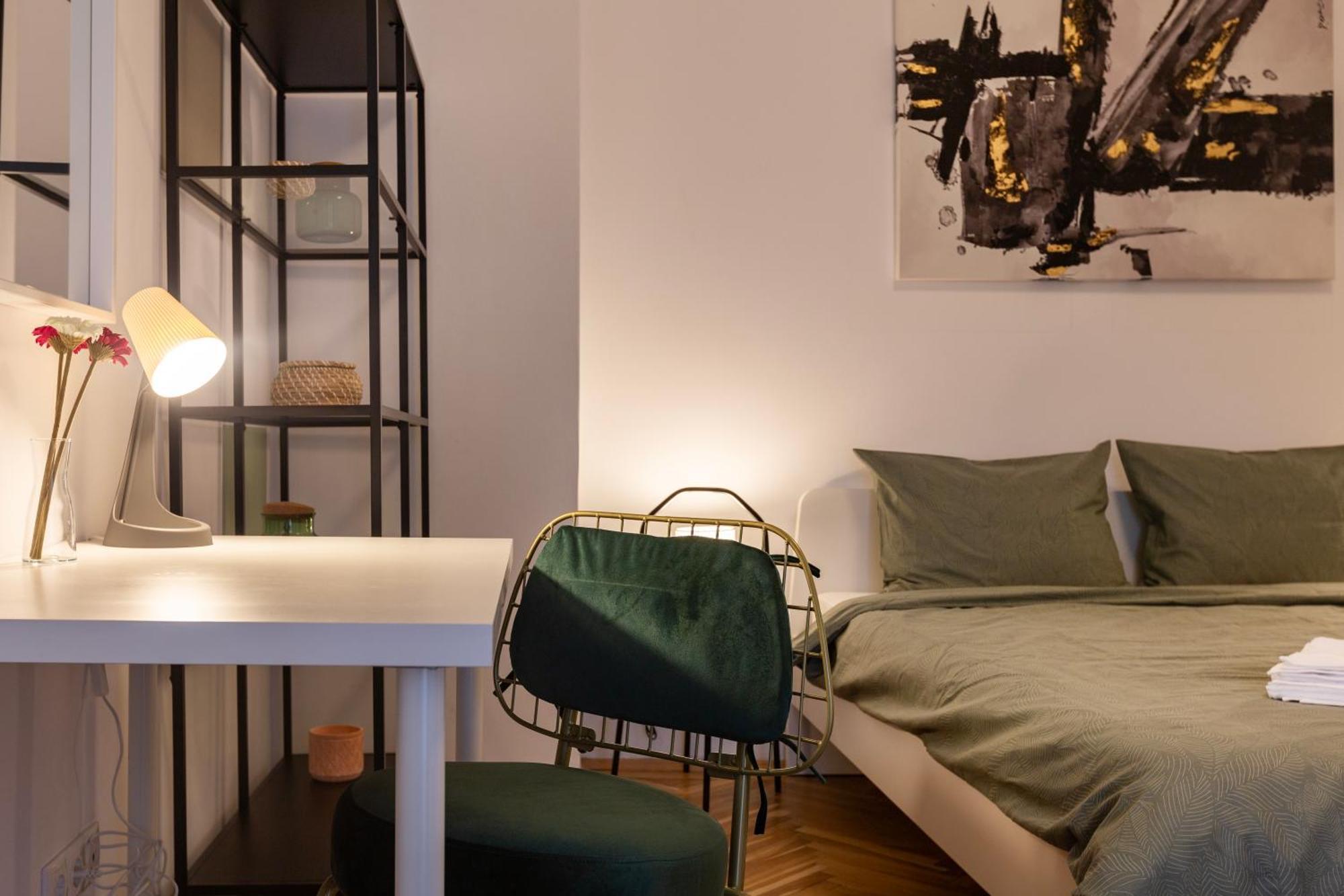 Ultracentral Hong Kong 3 Bdrm Apartment ブカレスト エクステリア 写真
