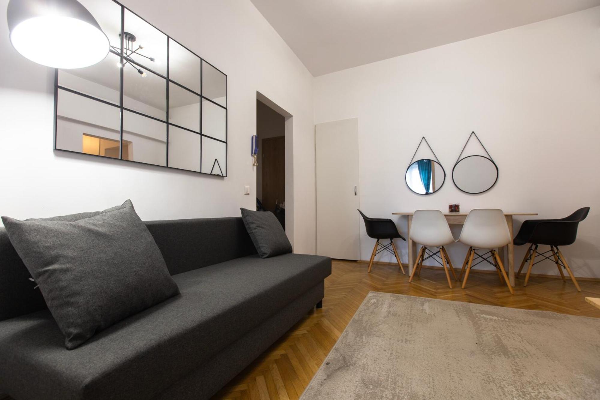 Ultracentral Hong Kong 3 Bdrm Apartment ブカレスト エクステリア 写真